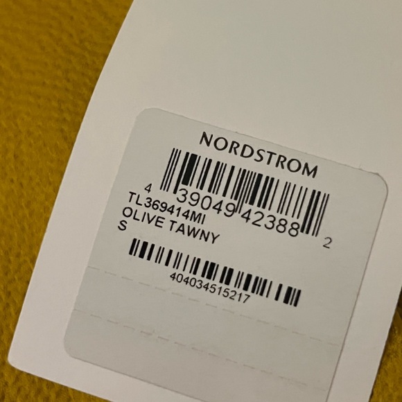 Olive drop sleeve blouse NWT - Picture 4 of 4